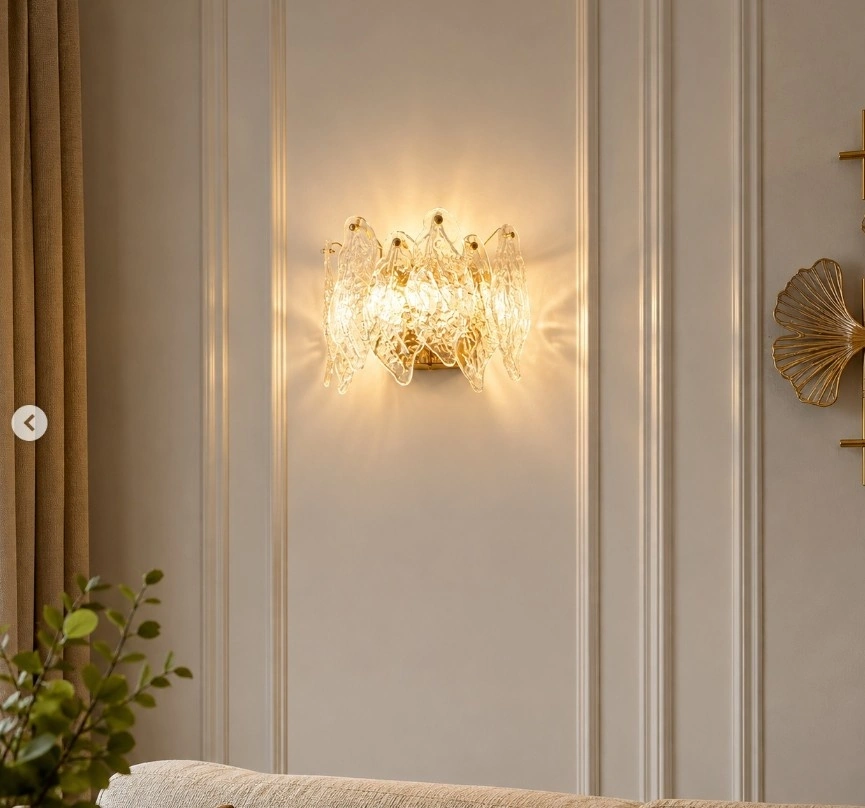 Dafne Leaf Textured Glass & Brass Wall Sconce